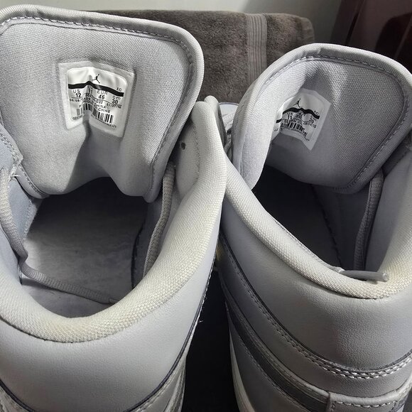 Nike Air Jordon\'s 1 MID Wolf Grey/Cool Grey-Cool Grey Mens Size 12 main image 5